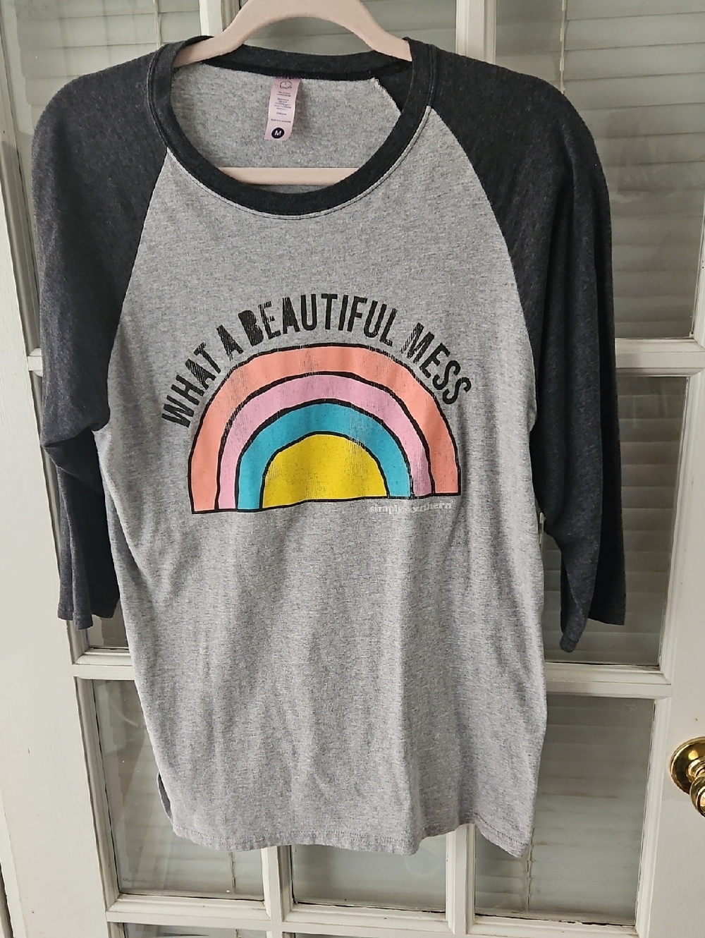 ❤️ Simply Southern Grey Tee with Rainbow "What a Beautiful Mess" Graphic. Sz M